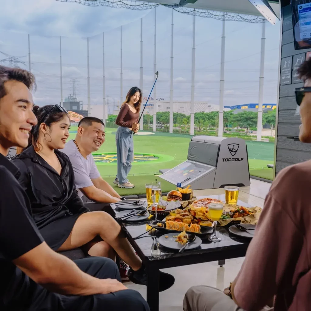 Mencari Tempat Makan Jakarta yang Seru? Topgolf: Surga Golf dan Kuliner Bersatu