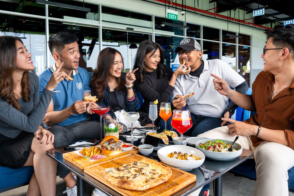 Nikmati Pengalaman Seru Bermain Golf Indoor di Topgolf Jakarta