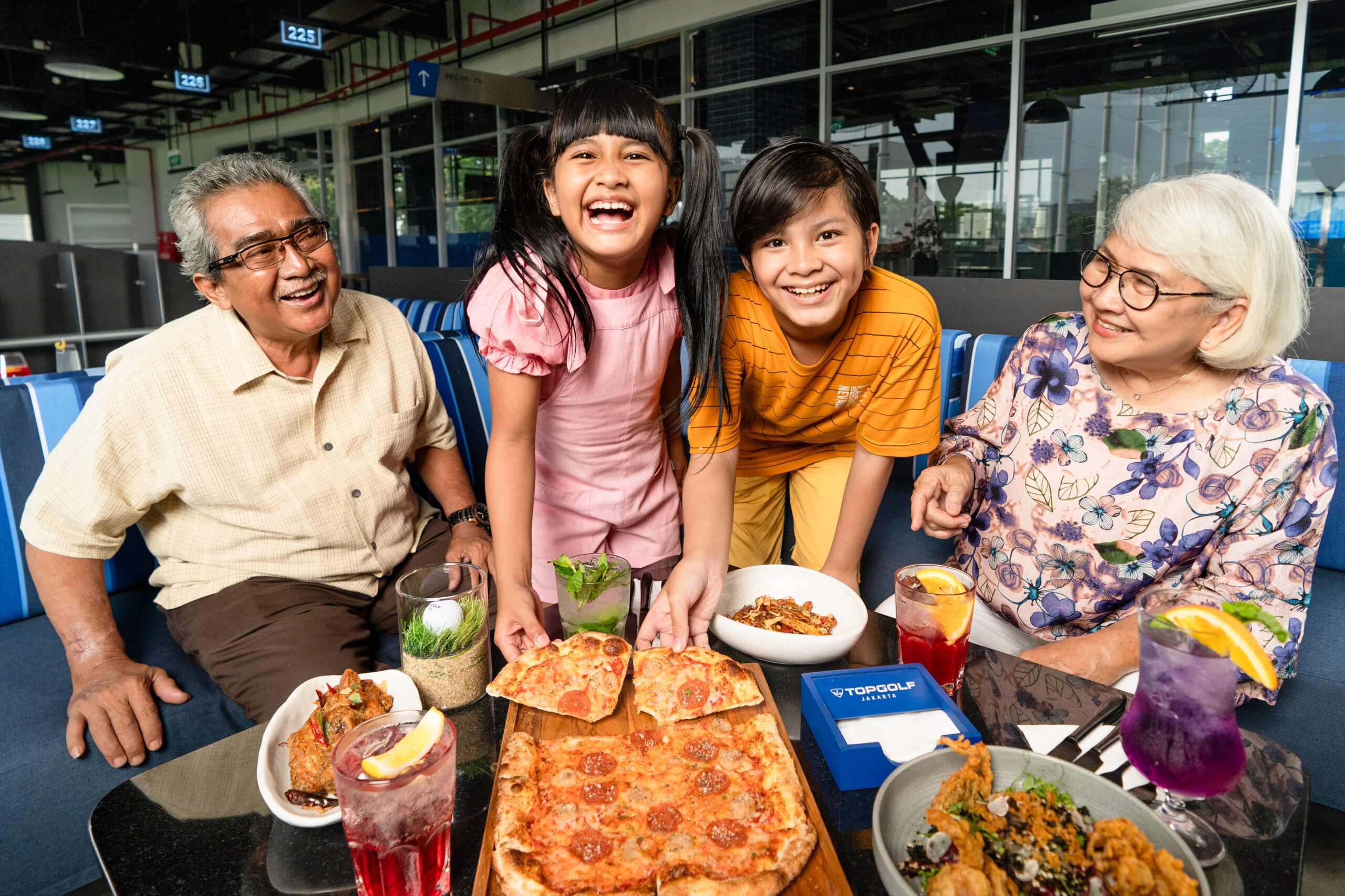 Temukan Family Restaurant Jakarta Terbaik di Topgolf Jakarta